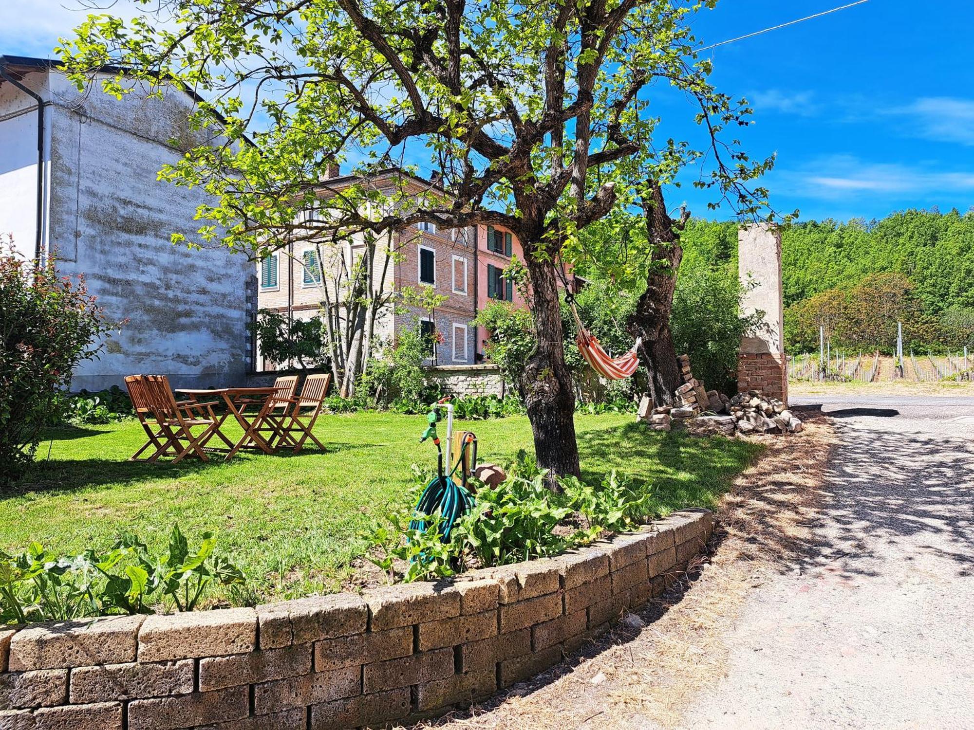 Casa Nini - Holidays In Oltrepo Torrazza Coste Exterior photo