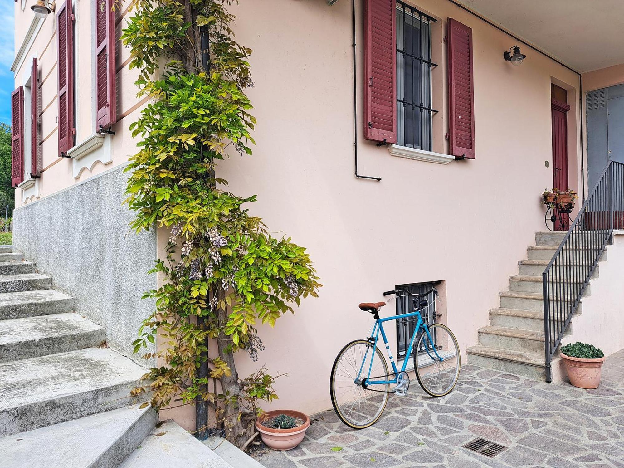 Casa Nini - Holidays In Oltrepo Torrazza Coste Exterior photo